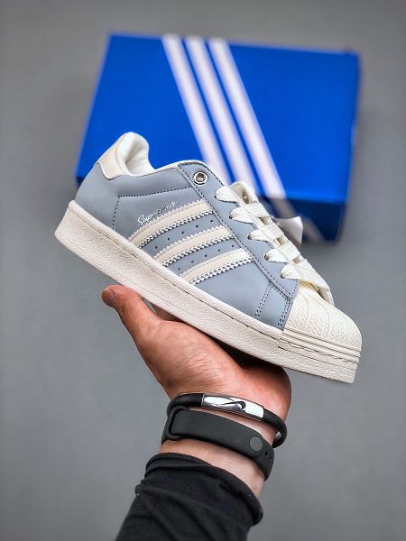 Adidas Originals Superstar 2024新款女鞋 貝殼頭休閒板鞋